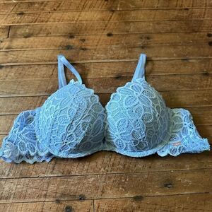 Victoria’s Secret date super plush blue lace 34A bra